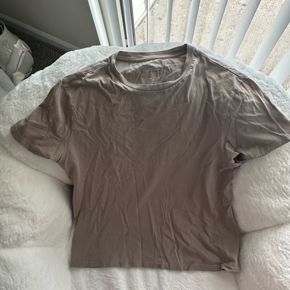 Men's H&M taupe t-shirt